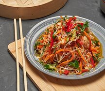 Салат с фунчозой