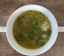 Куриный суп с яйцом пашот 