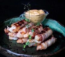 Лангустины в беконе