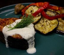 Лосось с овощами