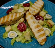 Цезарь с курицей