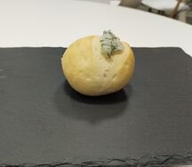 Пампушка с чесноком