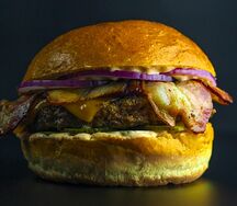 Чизбургер с беконом