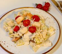 Салат Цезарь с курицей