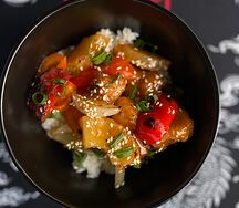 Курочка с ананасом в кисло-сладком соусе
