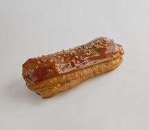 Эклер карамельный