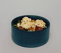 Салат с креветками и яйцом