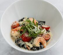 Паста с креветками и кальмаром