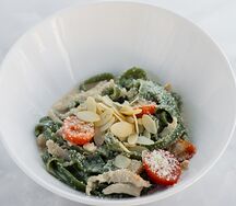 Паста с курицей в соусе Чинзано