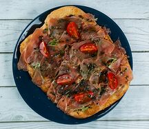 Пицца с пармской ветчиной