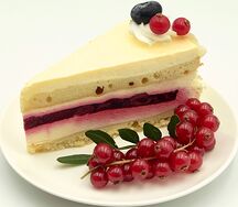 Бисквитно-вишнёвое
