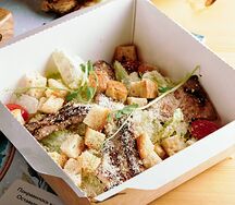 Салат цезарь с курицей