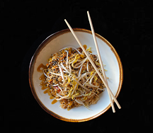 Жареный рис с цыплёнком и овощами