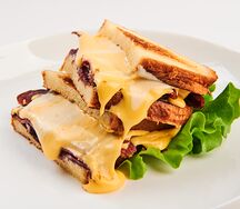 Бриошь с пастрами