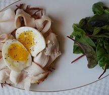 Драник с копченым цыпленком и яйцом
