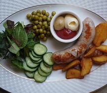 Фирменный завтрак с колбаской из индейки 