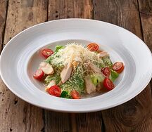 Салат Цезарь с курицей 