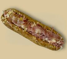 Багет с беконом и сыром