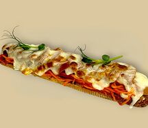 Пицца-багет с сосиской