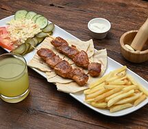 Шашлычок на тарелке