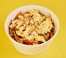 Жареный рис с овощами