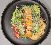 Салат Цезарь с креветками