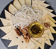 Ассорти из кавказских сыров