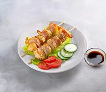 Куриные шашлыки в беконе 