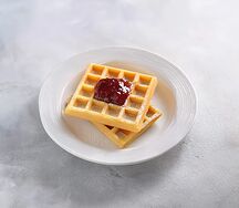 Венские вафли с малиновым джемом