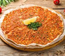 Ламаджо с говядиной, с сыром и зеленью