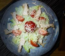 Цезарь с курицей
