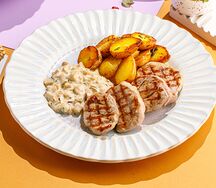 Медальоны из свинины с картофелем и грибным соусом 