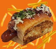Хот-дог с малиновым вареньем и беконом