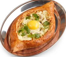 Хачапури по-аджарски Чкмерули