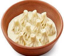 Мини-хинкали с курицей в сырном соусе