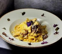 Феттуччине с курицей и белыми грибами 