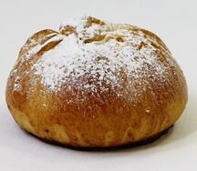 Пирожок с вишней