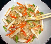 Фунчоза с курицей с соусе терияки