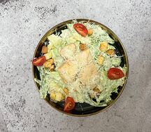 Салат Цезарь с курицей