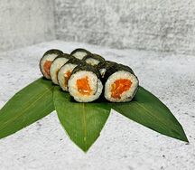 Маки с лососем