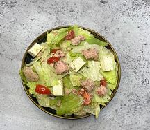 Салат с тунцом и черри