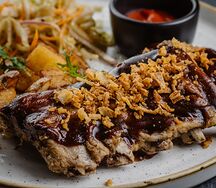 Свиные ребрышки с запечённым картофелем