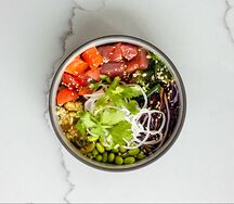 Поке с лососем, тунцом и чукой 