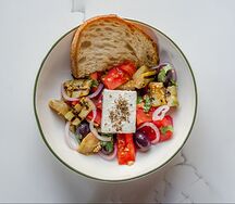 Баклажан с сыром фета и помидорами