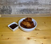 Острые куриные крылышки с соусом BBQ