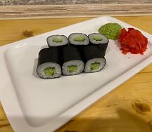 Маки с огурцом 