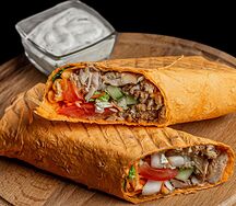 Шаурма с курицей на углях в сырном лаваше