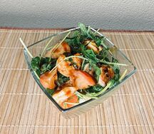 Салат с рукколой и креветками 