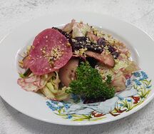 Салат с редькой