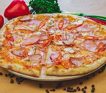 Мясная острая пицца